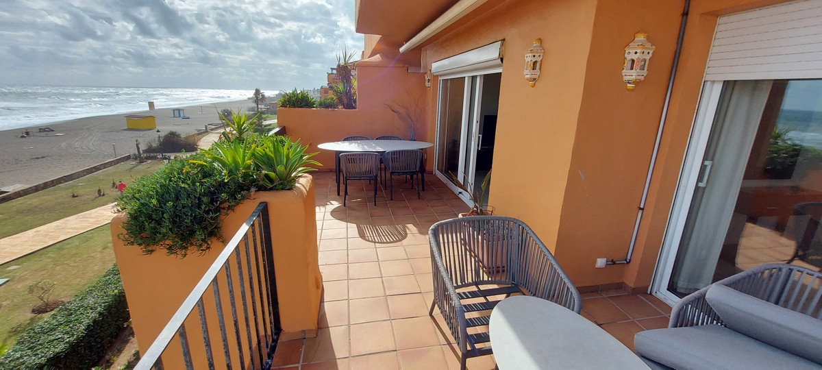 2 Bed Apartment for sale in La Duquesa Costa Del Sol, Málaga, Spain