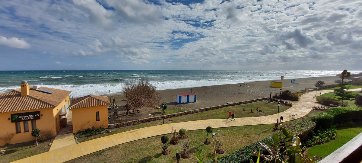 2 Bed Apartment for sale in La Duquesa Costa Del Sol, Málaga, Spain