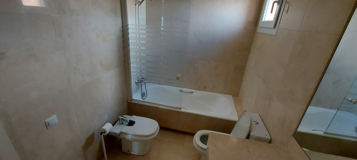 2 Bed Apartment for sale in La Duquesa Costa Del Sol, Málaga, Spain