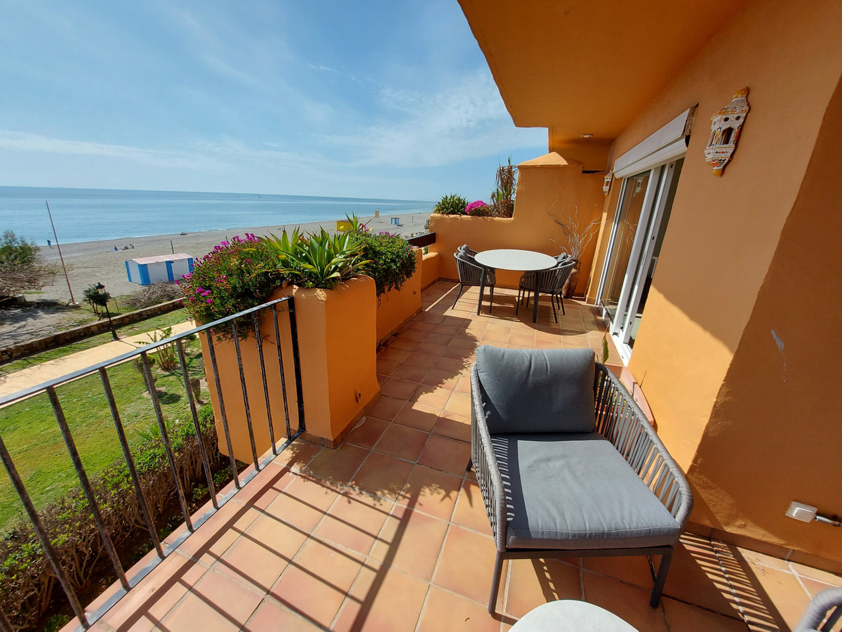 2 Bed Apartment for sale in La Duquesa Costa Del Sol, Málaga, Spain