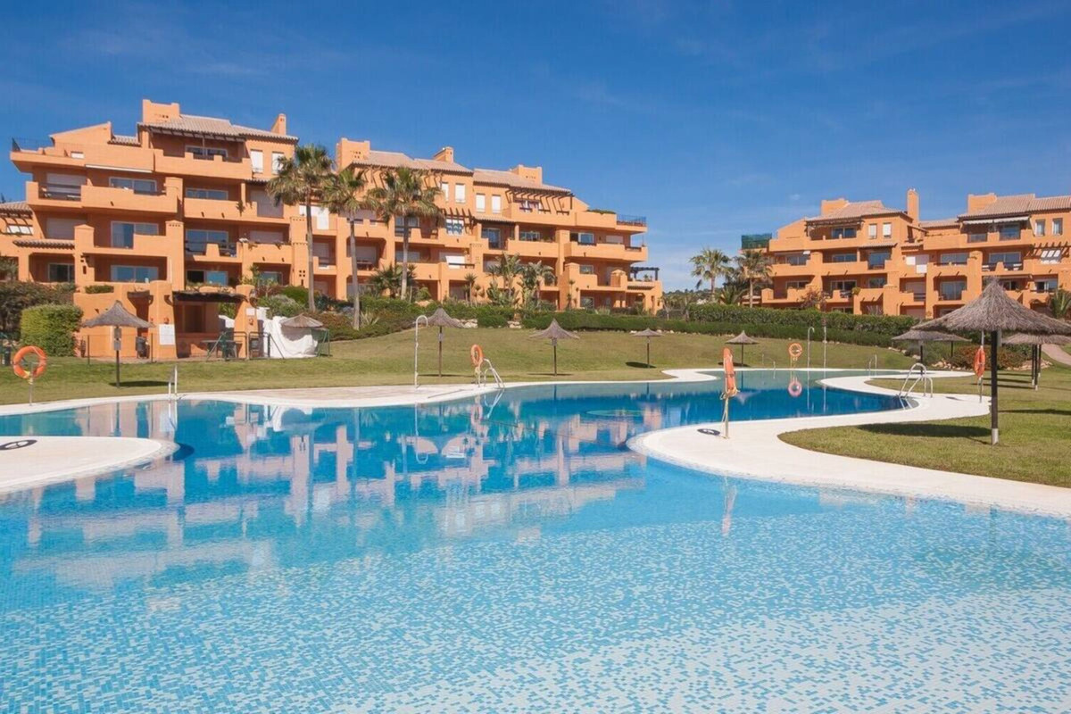 2 Bed Apartment for sale in La Duquesa Costa Del Sol, Málaga, Spain