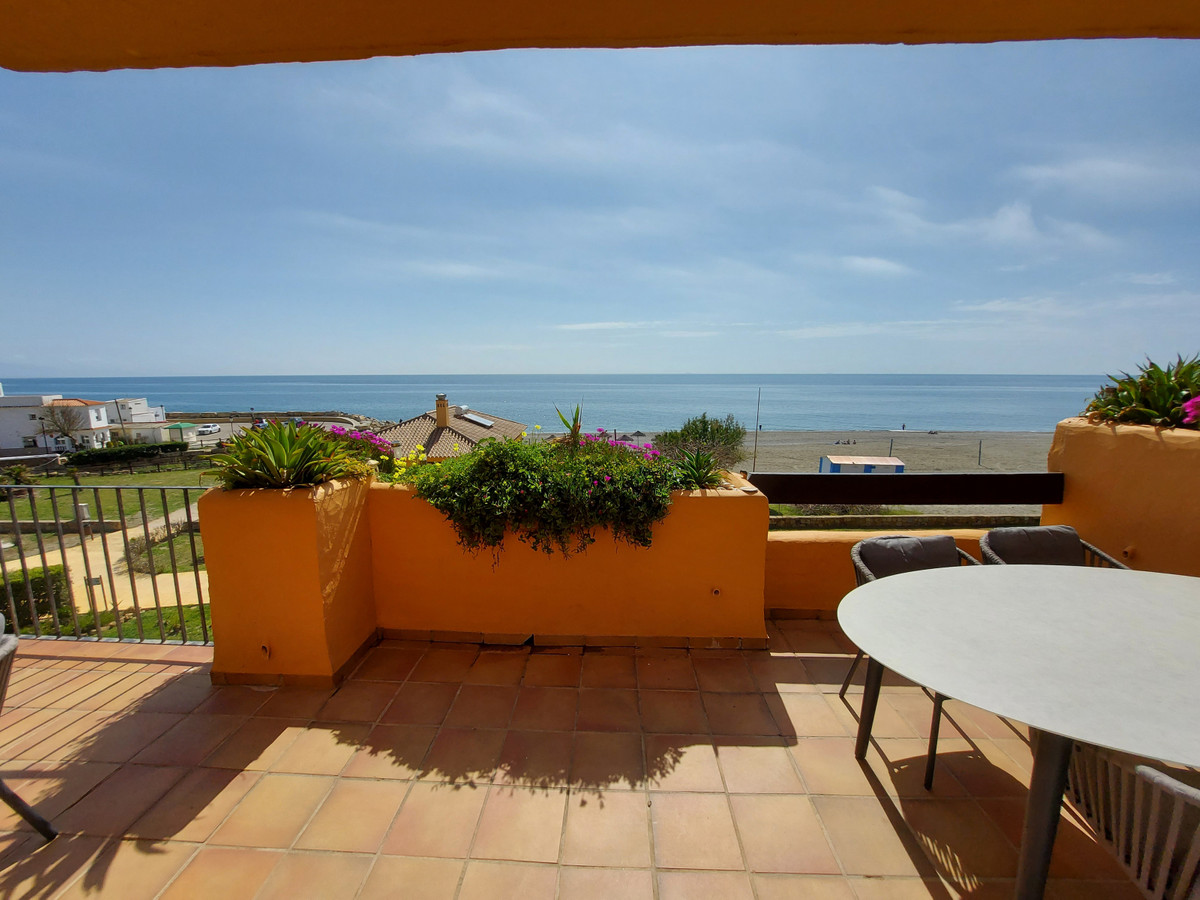 2 Bed Apartment for sale in La Duquesa Costa Del Sol, Málaga, Spain