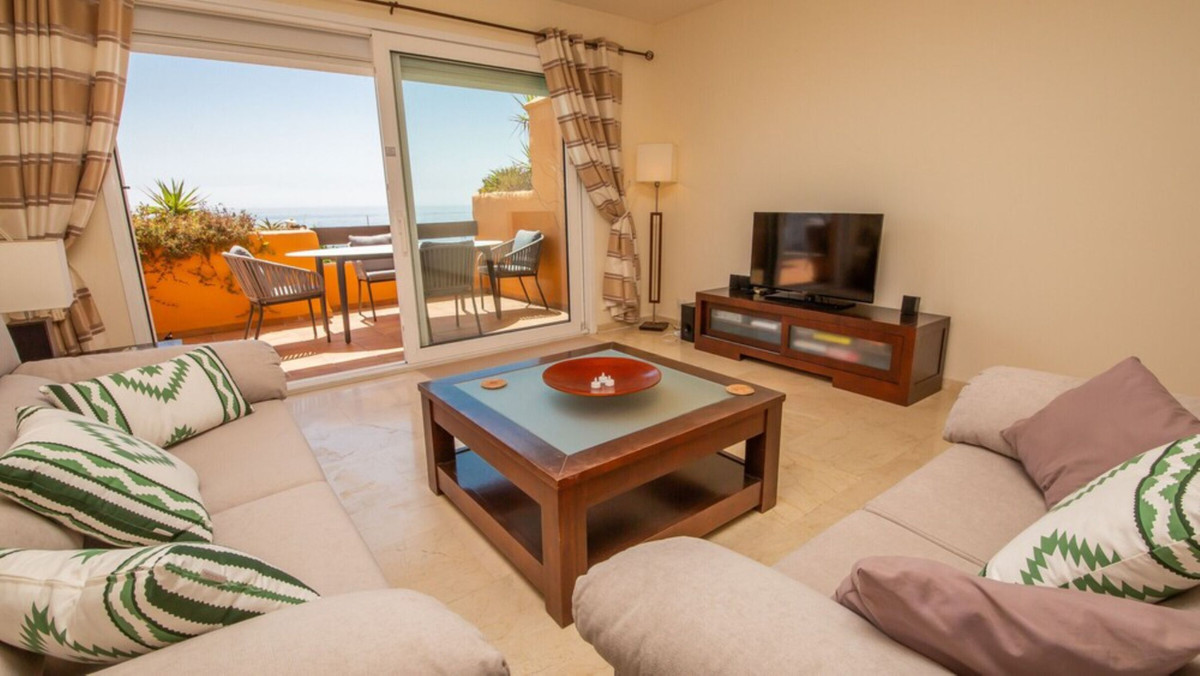 2 Bed Apartment for sale in La Duquesa Costa Del Sol, Málaga, Spain
