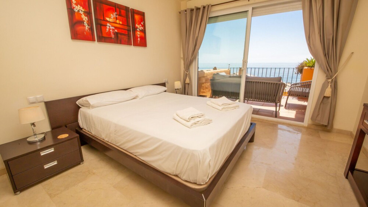 2 Bed Apartment for sale in La Duquesa Costa Del Sol, Málaga, Spain