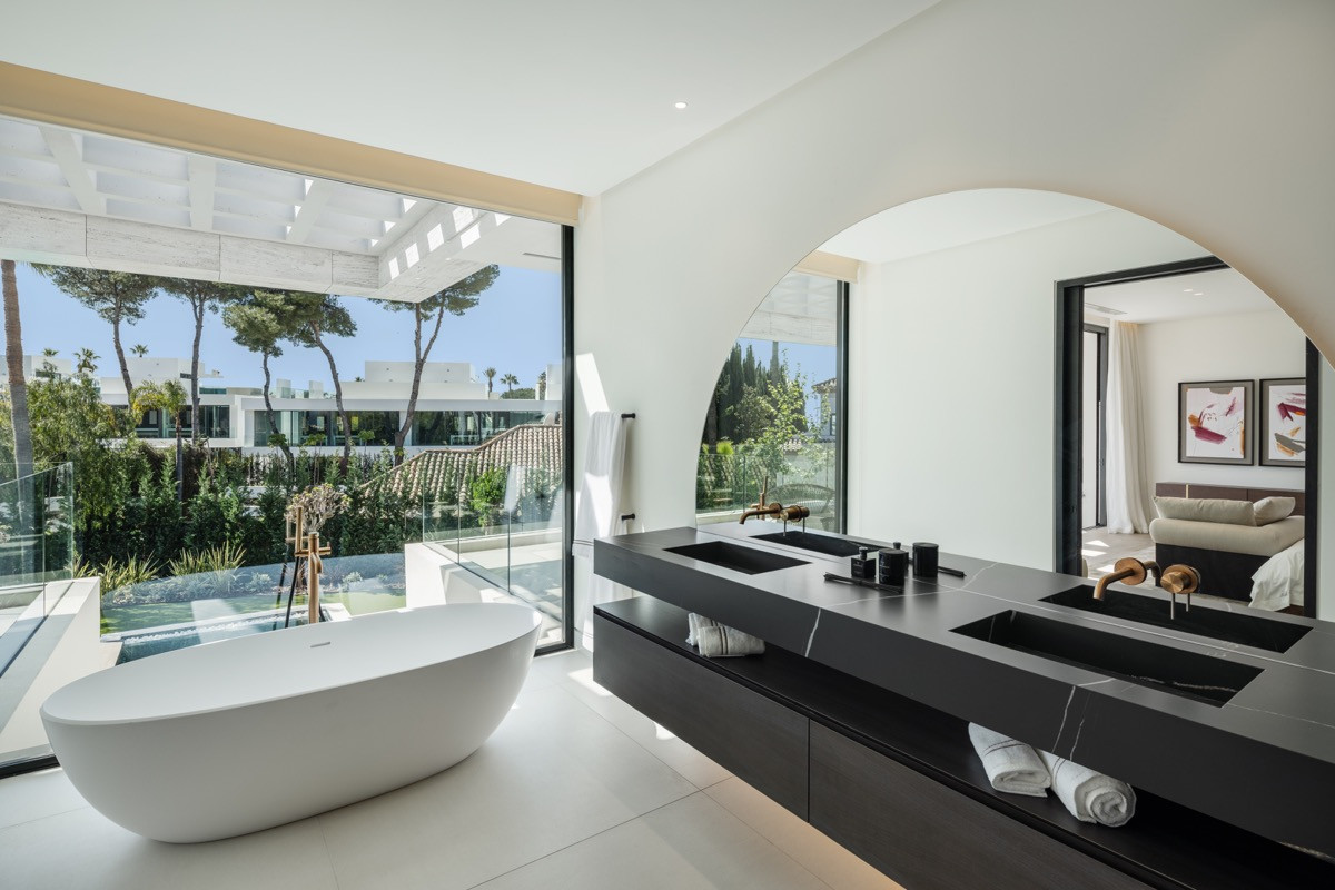 Se vende Villa - Chalet de 6 dormitorios en Costa Del Sol, Málaga, España