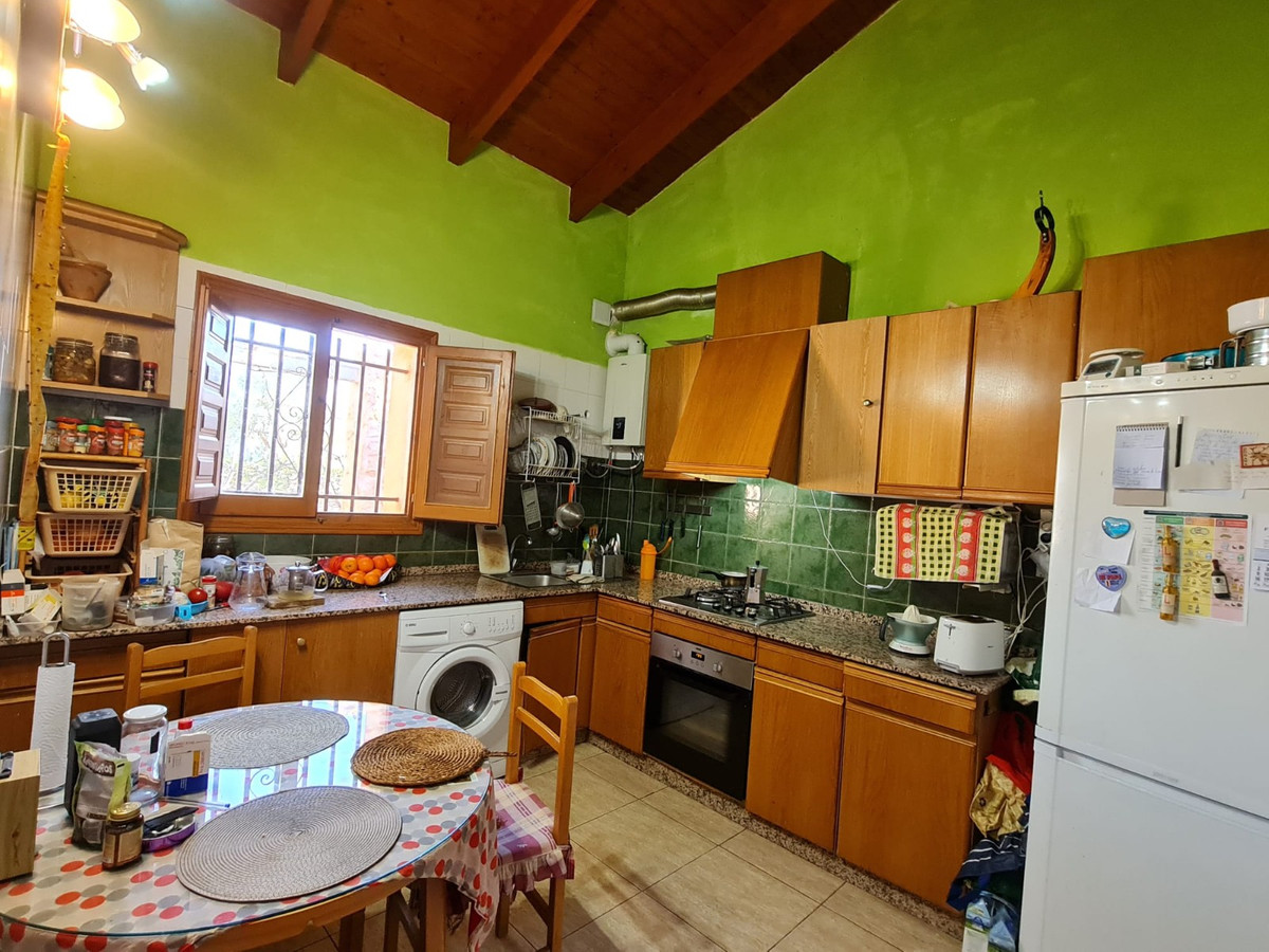 4 Bed Townhouse for sale in Pinoso Costa Blanca, Alicante, Spain