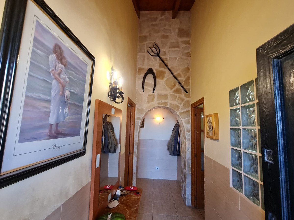 4 Bed Townhouse for sale in Pinoso Costa Blanca, Alicante, Spain