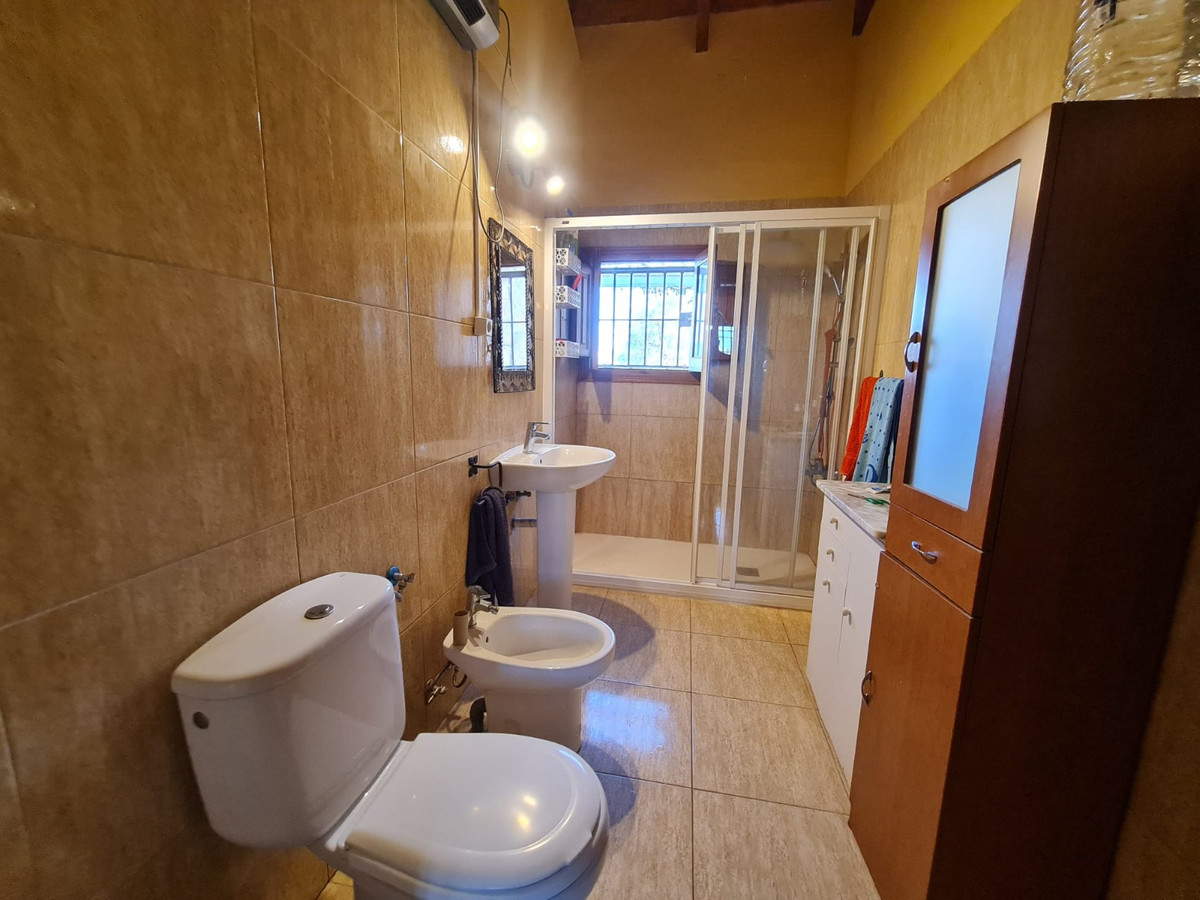 4 Bed Townhouse for sale in Pinoso Costa Blanca, Alicante, Spain