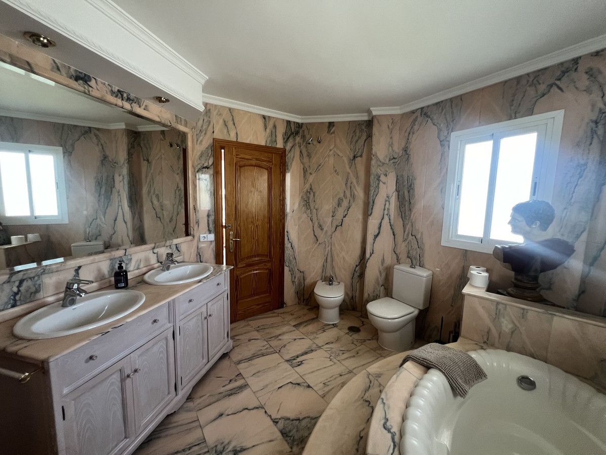 5 Bed Townhouse for sale in San Pedro De Alcántara Costa Del Sol, Málaga, Spain