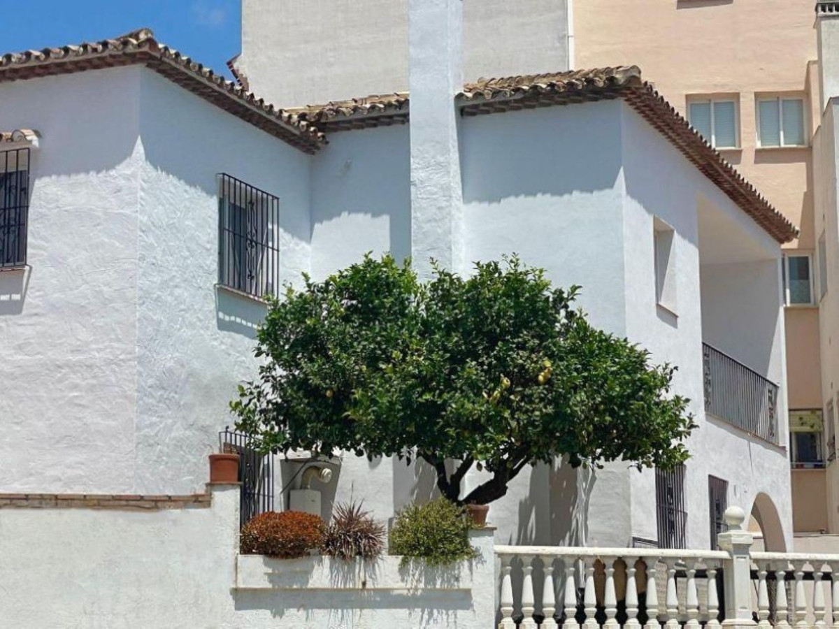 4 Bed Townhouse for sale in Benahavís Costa Del Sol, Málaga, Spain