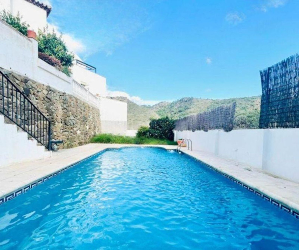 4 Bed Townhouse for sale in Benahavís Costa Del Sol, Málaga, Spain
