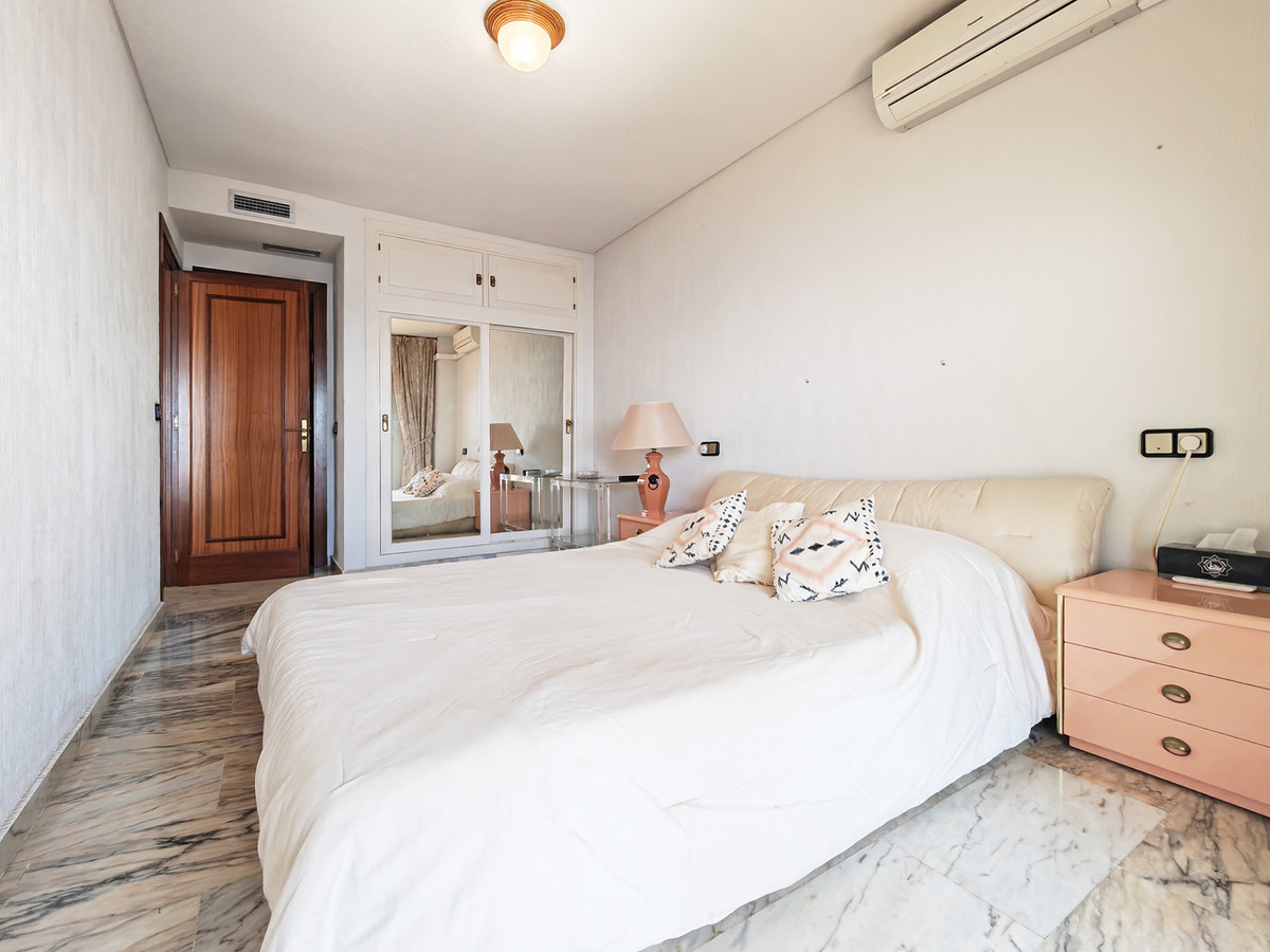 5 Bed Apartment for sale in Fuengirola Costa Del Sol, Málaga, Spain