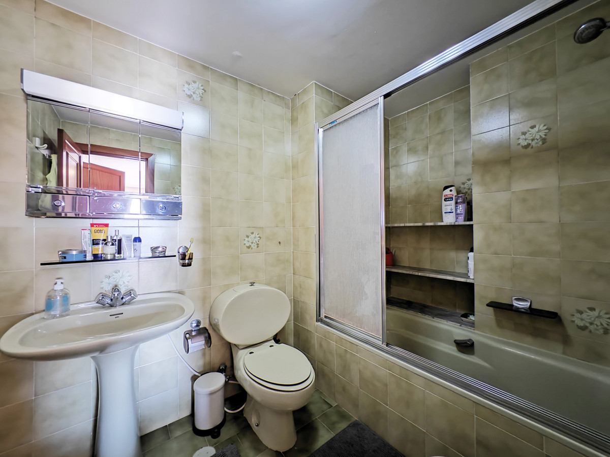5 Bed Apartment for sale in Fuengirola Costa Del Sol, Málaga, Spain