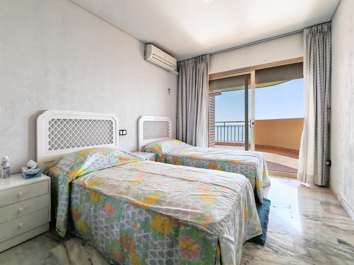 5 Bed Apartment for sale in Fuengirola Costa Del Sol, Málaga, Spain