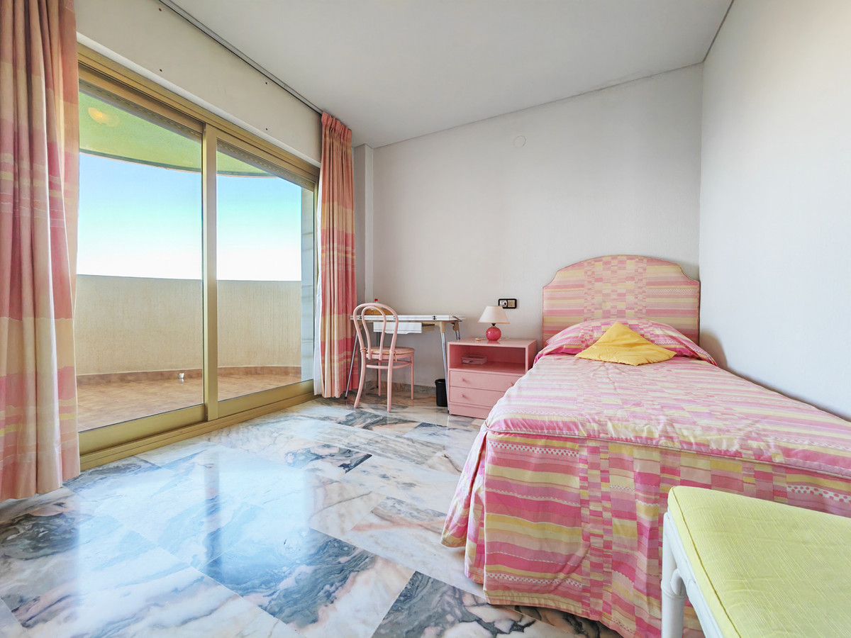 5 Bed Apartment for sale in Fuengirola Costa Del Sol, Málaga, Spain