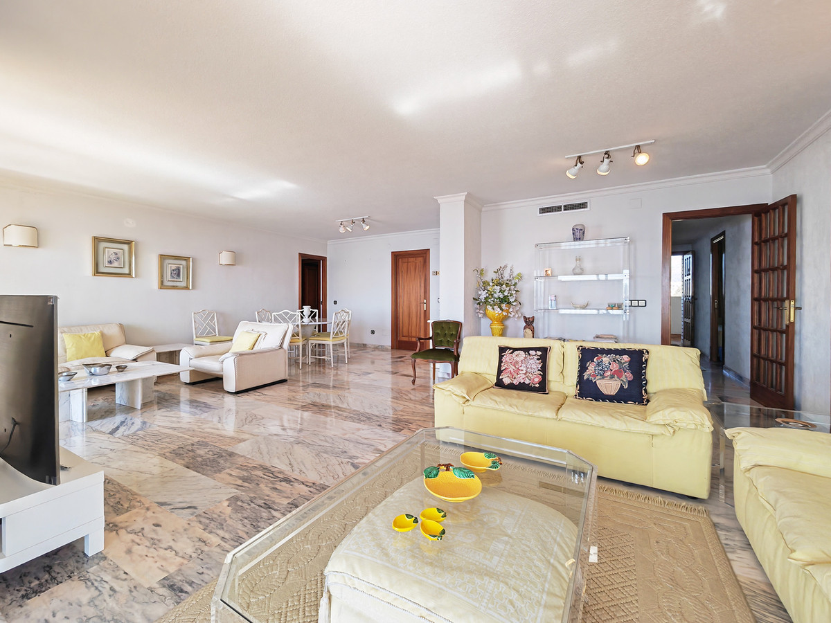 5 Bed Apartment for sale in Fuengirola Costa Del Sol, Málaga, Spain