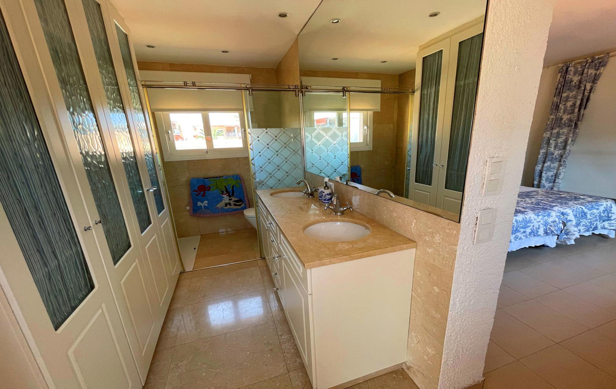 5 Bed Townhouse for sale in Javea Costa Blanca, Alicante, Spain