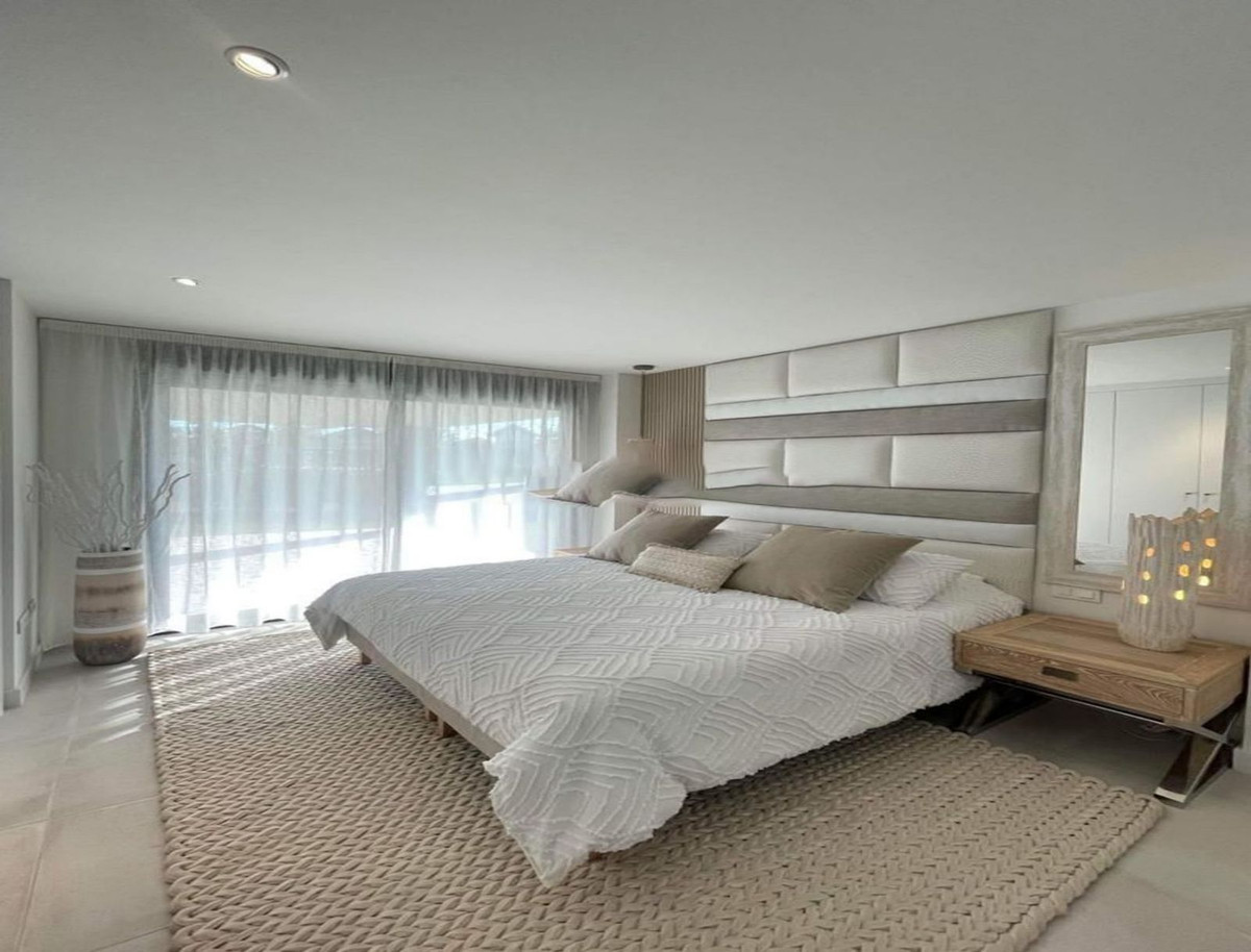 3 Bed Apartment for sale in Selwo Costa Del Sol, Málaga, Spain