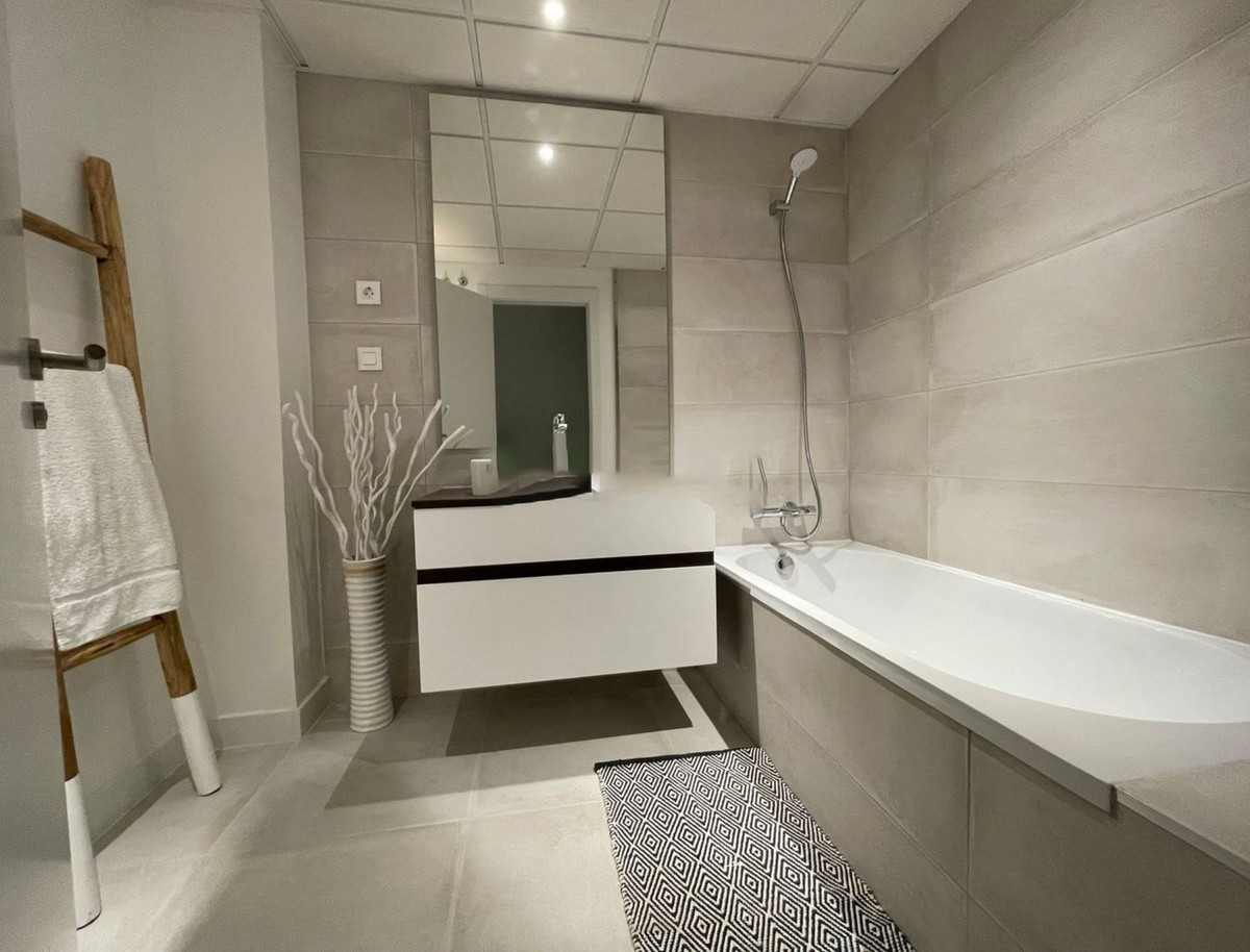 3 Bed Apartment for sale in Selwo Costa Del Sol, Málaga, Spain