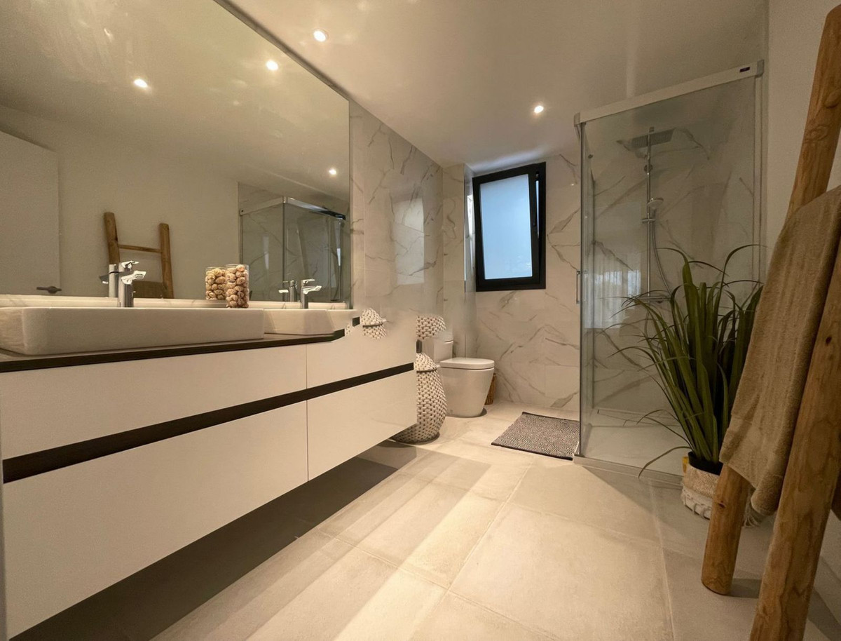 3 Bed Apartment for sale in Selwo Costa Del Sol, Málaga, Spain