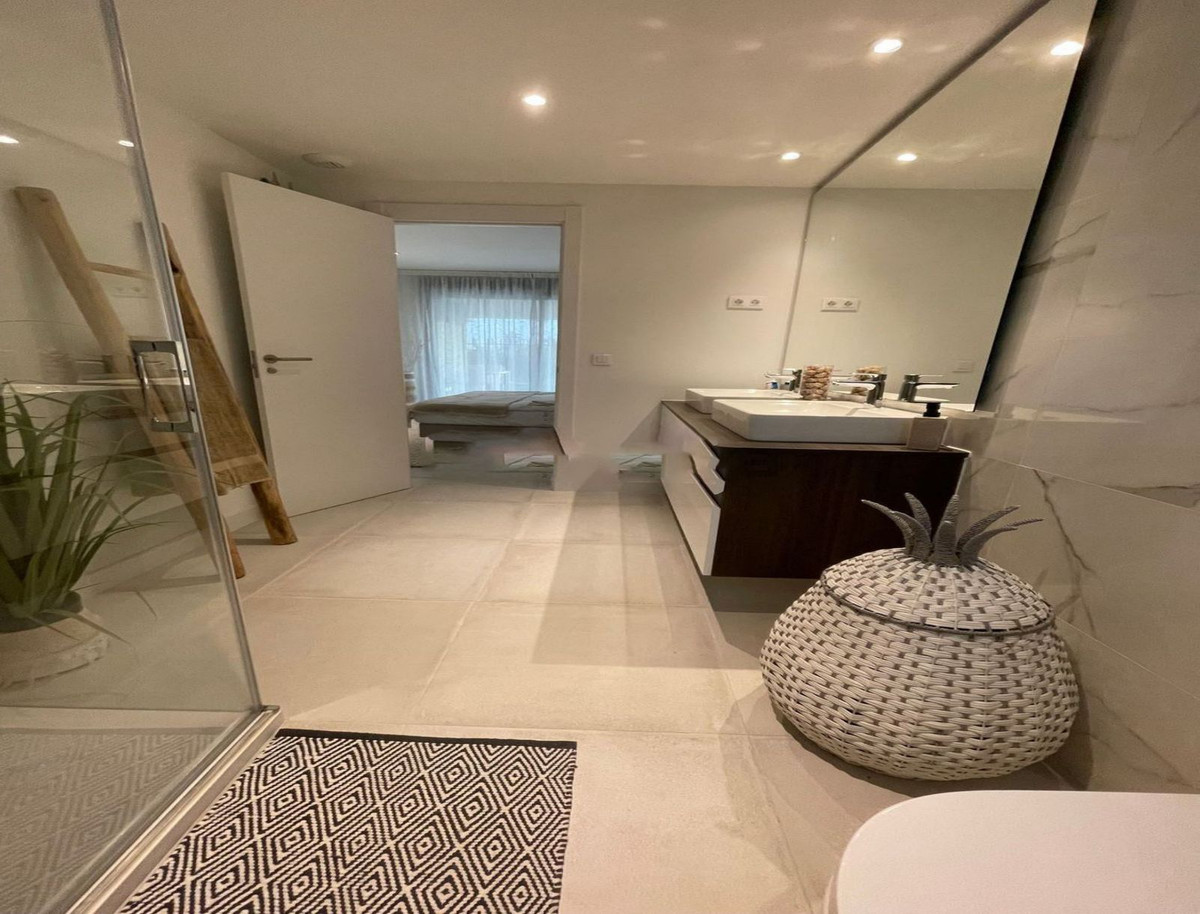 3 Bed Apartment for sale in Selwo Costa Del Sol, Málaga, Spain