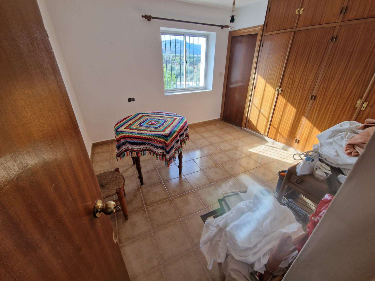5 Bed Townhouse for sale in Alora Costa Del Sol, Málaga, Spain