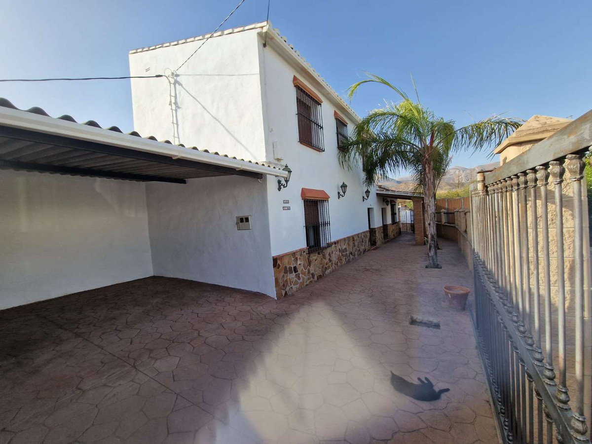 5 Bed Townhouse for sale in Alora Costa Del Sol, Málaga, Spain