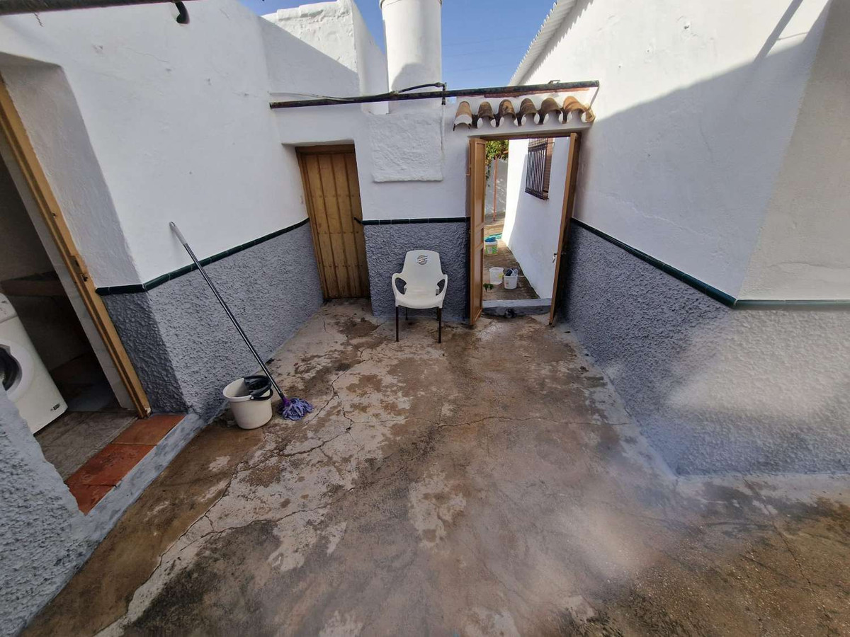 5 Bed Townhouse for sale in Alora Costa Del Sol, Málaga, Spain