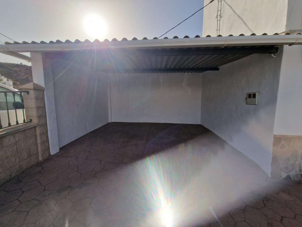 5 Bed Townhouse for sale in Alora Costa Del Sol, Málaga, Spain