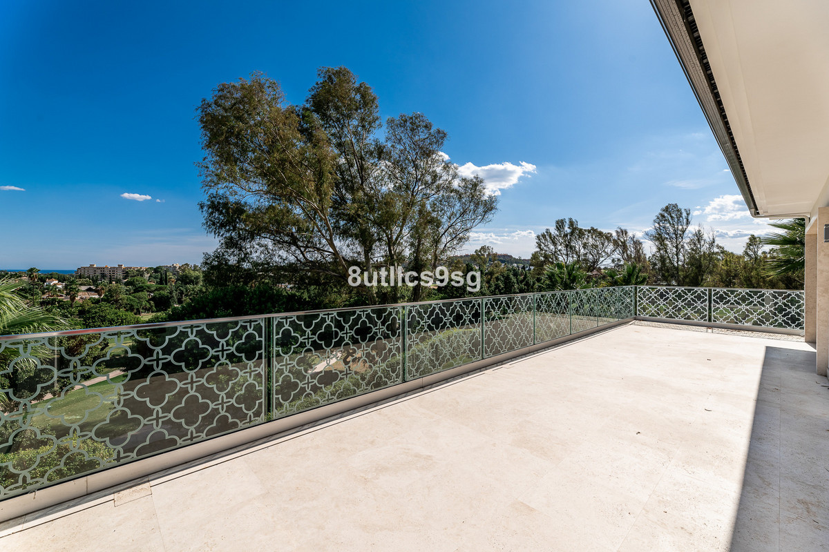5 Bed Townhouse for sale in Nueva Andalucía Costa Del Sol, Málaga, Spain