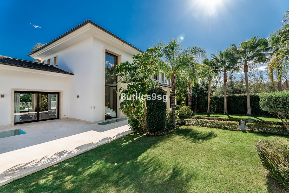 5 Bed Townhouse for sale in Nueva Andalucía Costa Del Sol, Málaga, Spain