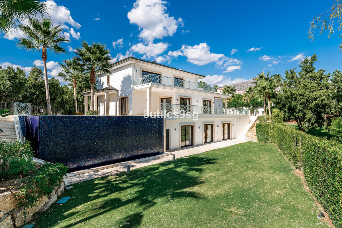 5 Bed Townhouse for sale in Nueva Andalucía Costa Del Sol, Málaga, Spain