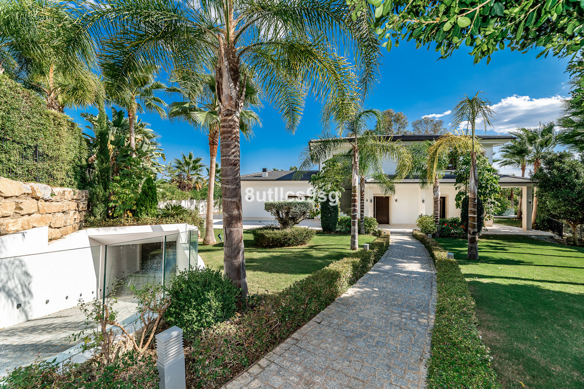 5 Bed Townhouse for sale in Nueva Andalucía Costa Del Sol, Málaga, Spain