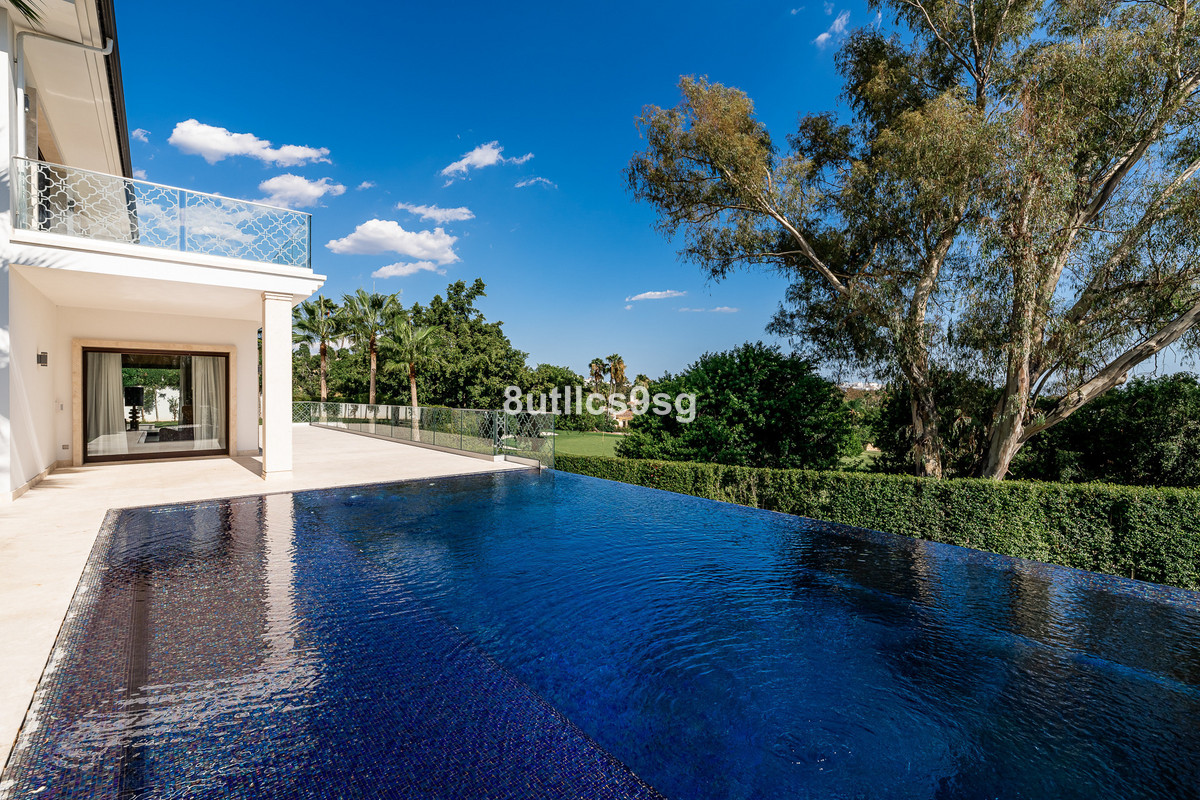 5 Bed Townhouse for sale in Nueva Andalucía Costa Del Sol, Málaga, Spain