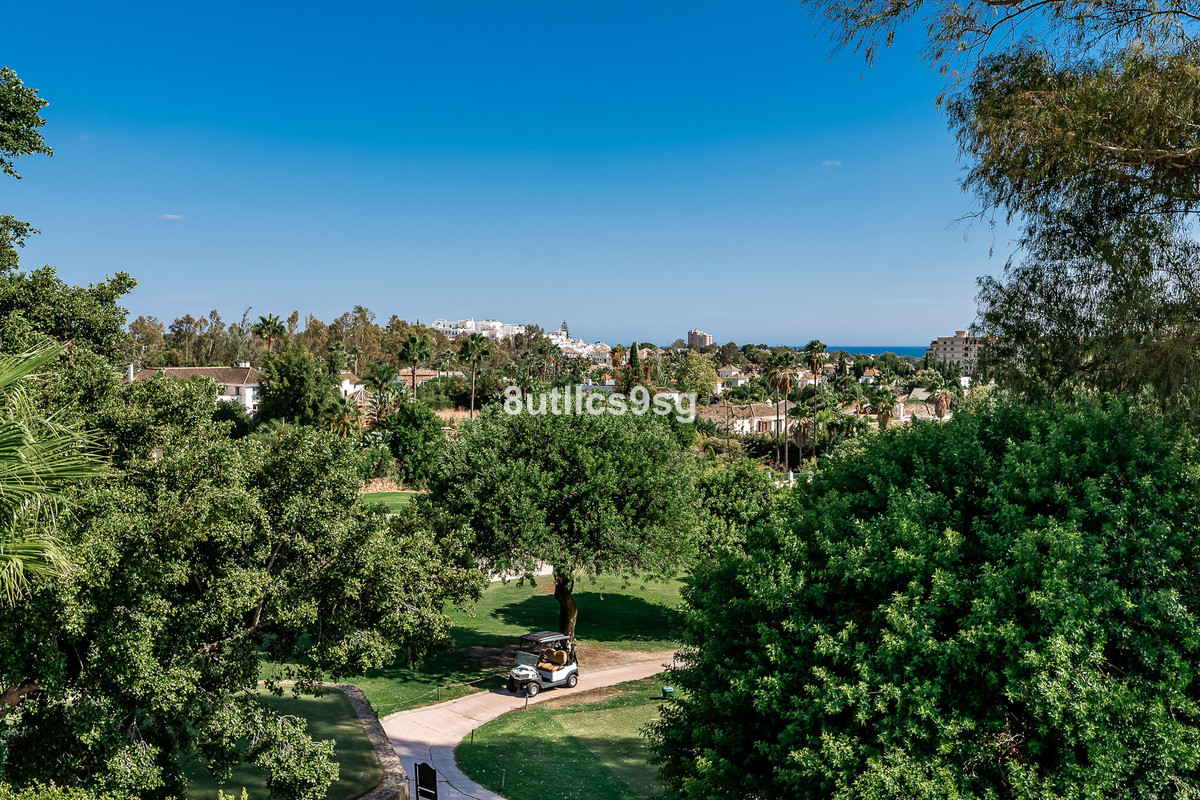 5 Bed Townhouse for sale in Nueva Andalucía Costa Del Sol, Málaga, Spain