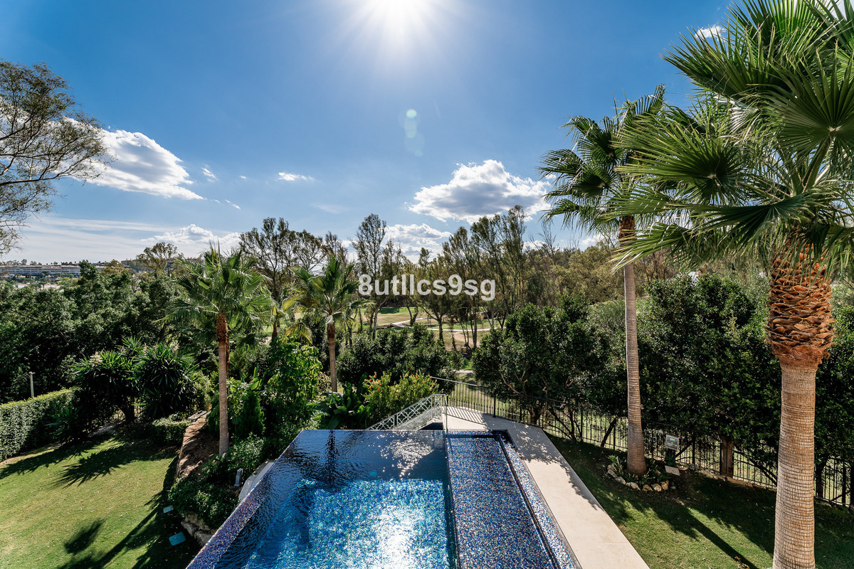 5 Bed Townhouse for sale in Nueva Andalucía Costa Del Sol, Málaga, Spain