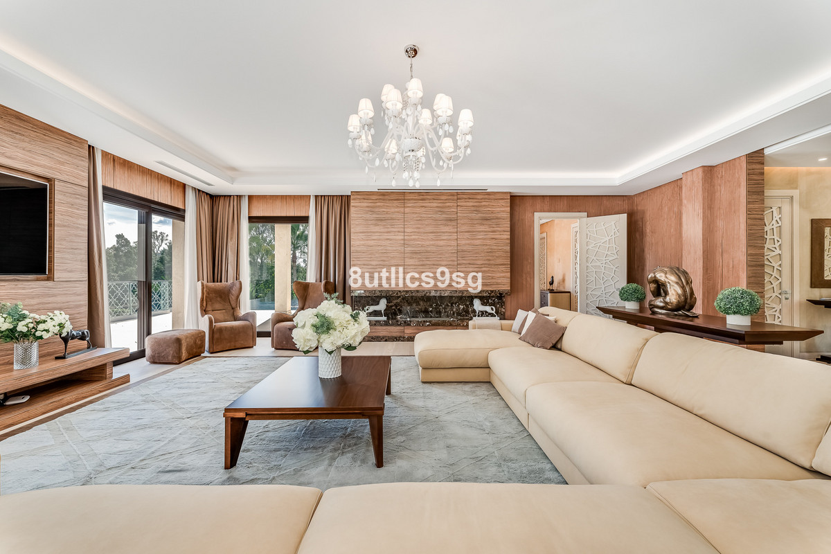 5 Bed Townhouse for sale in Nueva Andalucía Costa Del Sol, Málaga, Spain