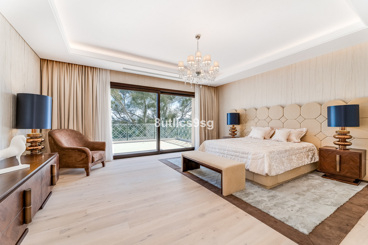 5 Bed Townhouse for sale in Nueva Andalucía Costa Del Sol, Málaga, Spain