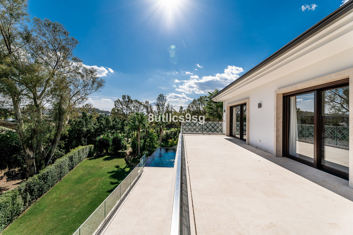5 Bed Townhouse for sale in Nueva Andalucía Costa Del Sol, Málaga, Spain