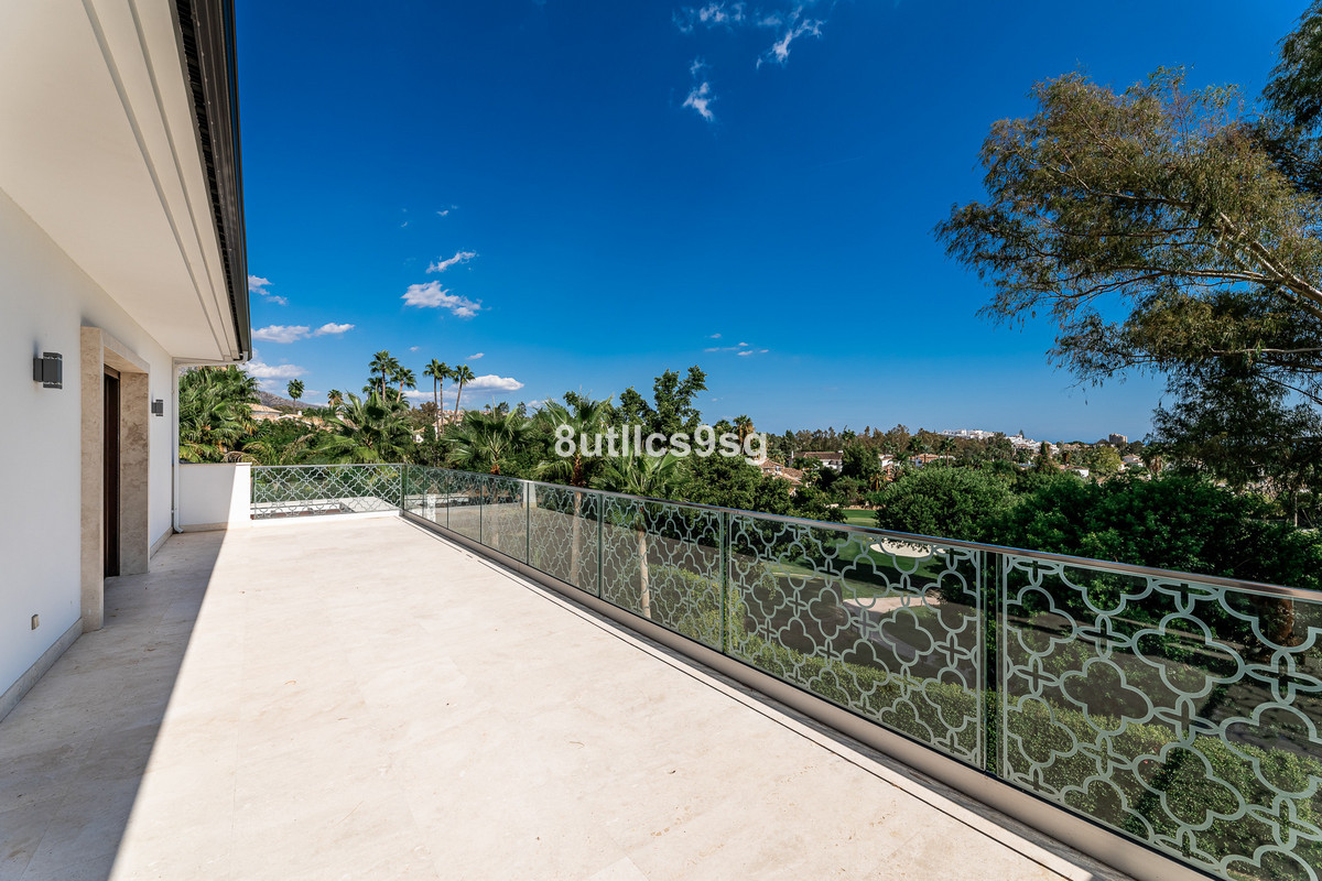 5 Bed Townhouse for sale in Nueva Andalucía Costa Del Sol, Málaga, Spain