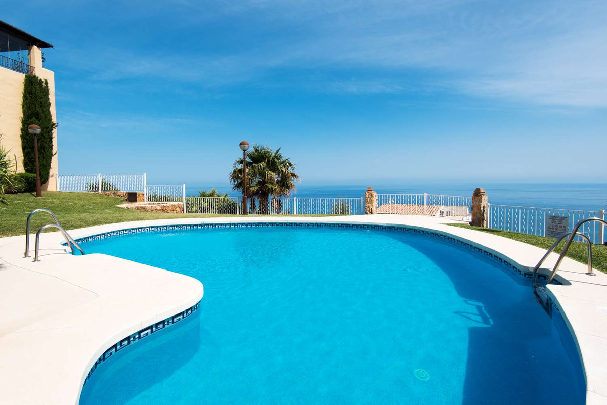 Se vende Apartamento Planta Media de 3 dormitorios en Costa Del Sol, Málaga, España