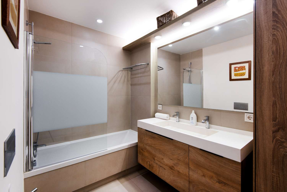 Se vende Apartamento Planta Media de 3 dormitorios en Costa Del Sol, Málaga, España