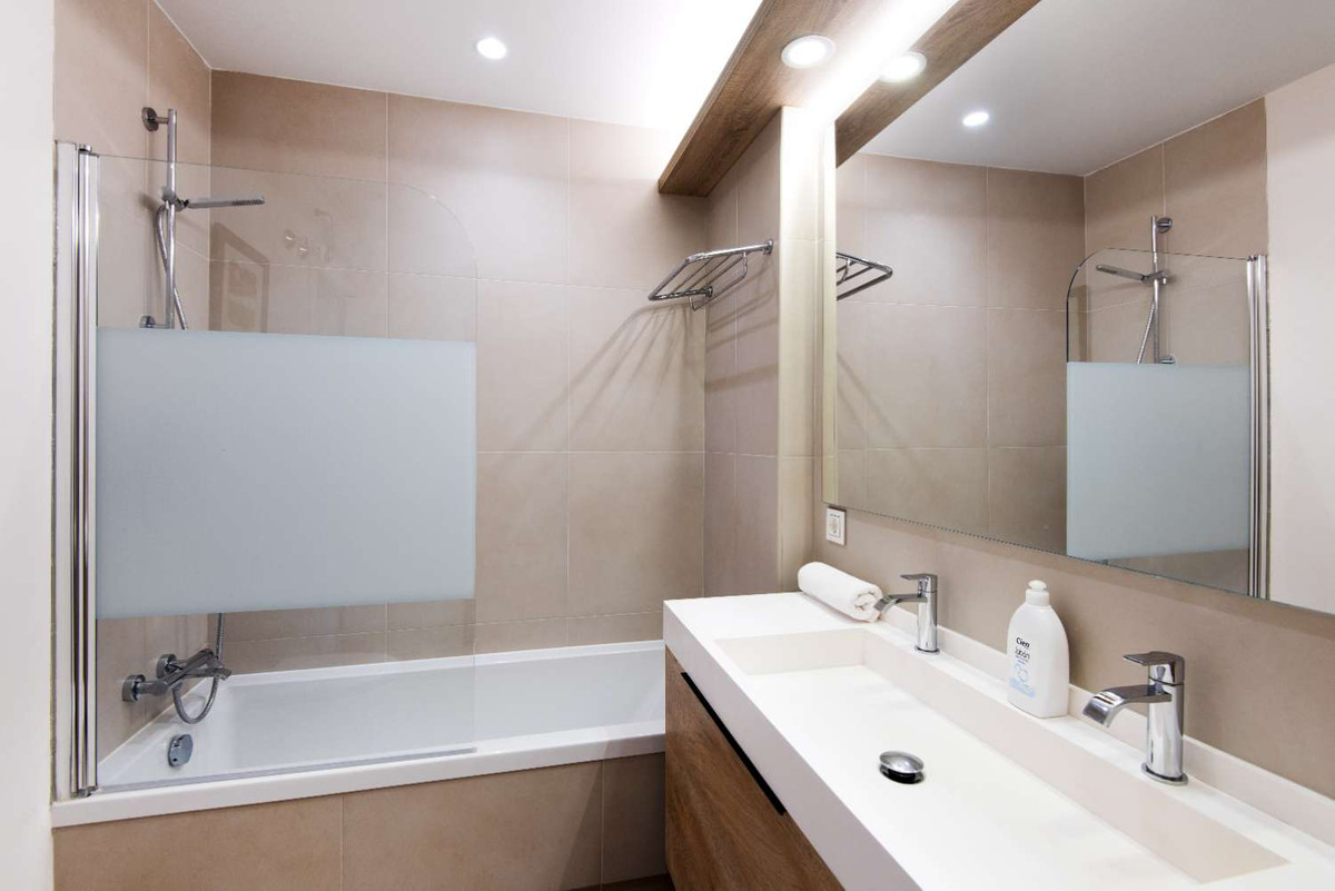 Se vende Apartamento Planta Media de 3 dormitorios en Costa Del Sol, Málaga, España