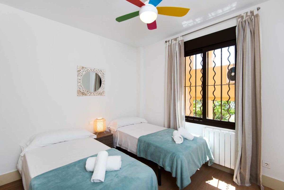 Se vende Apartamento Planta Media de 3 dormitorios en Costa Del Sol, Málaga, España
