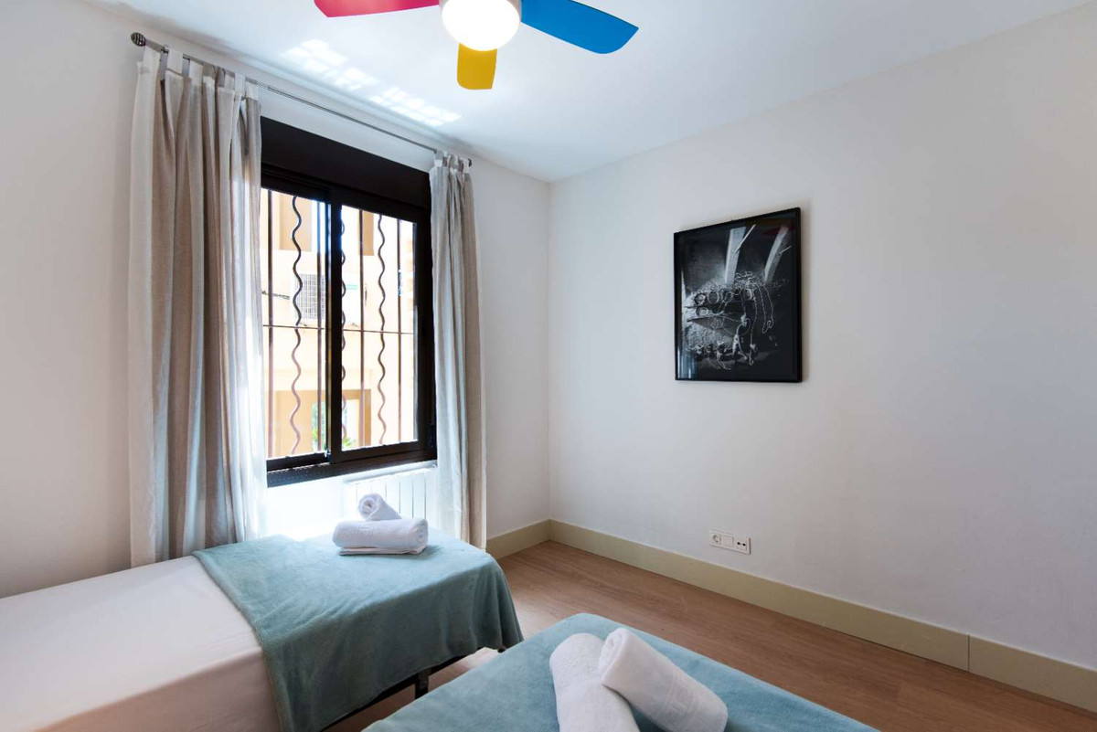 Se vende Apartamento Planta Media de 3 dormitorios en Costa Del Sol, Málaga, España