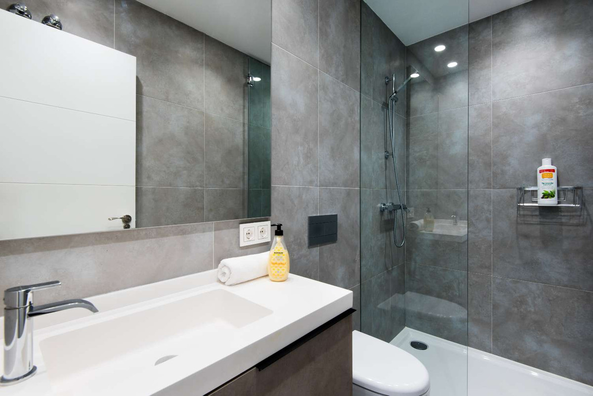 Se vende Apartamento Planta Media de 3 dormitorios en Costa Del Sol, Málaga, España