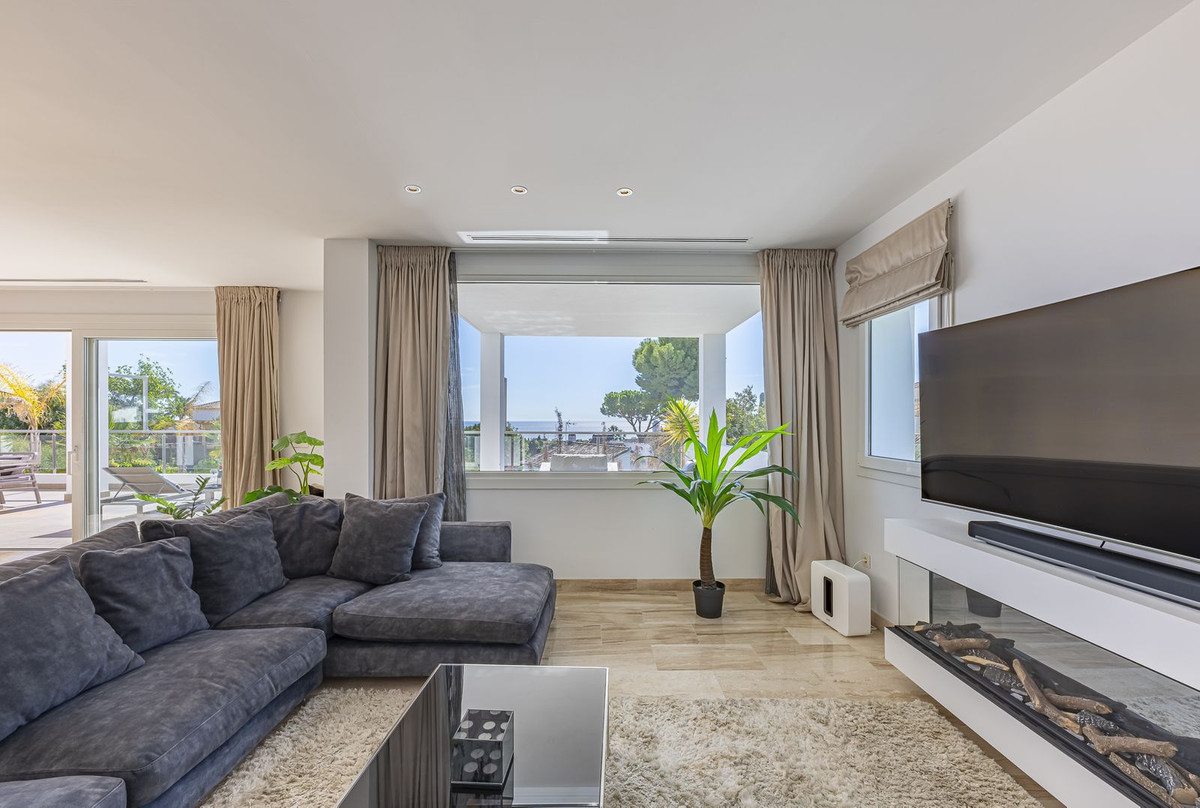 5 Bed Townhouse for sale in El Rosario Costa Del Sol, Málaga, Spain