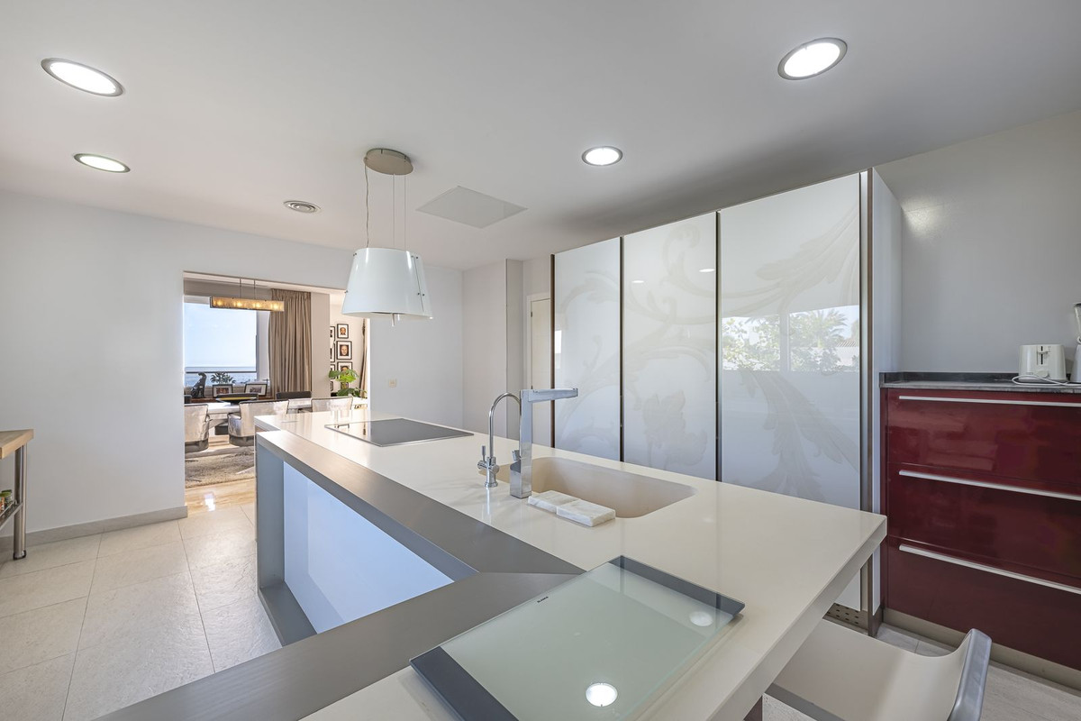 5 Bed Townhouse for sale in El Rosario Costa Del Sol, Málaga, Spain