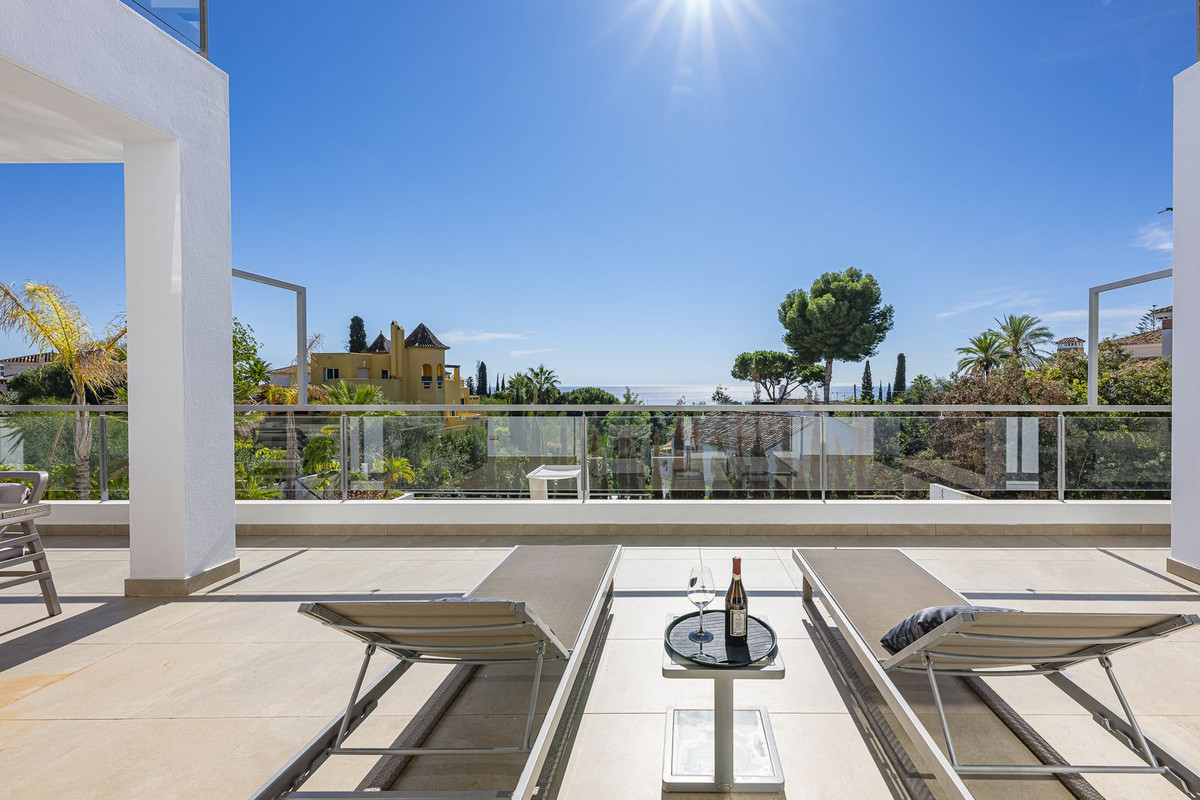 5 Bed Townhouse for sale in El Rosario Costa Del Sol, Málaga, Spain