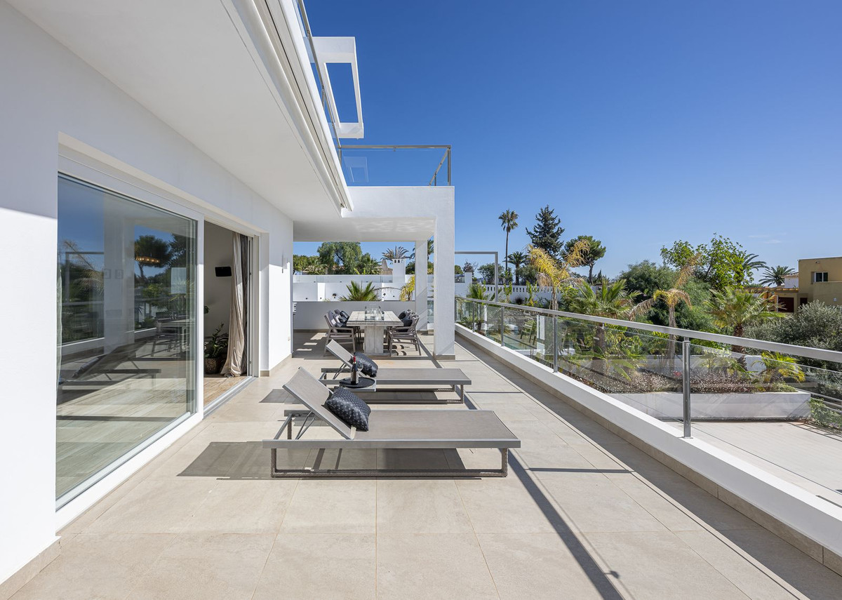 5 Bed Townhouse for sale in El Rosario Costa Del Sol, Málaga, Spain